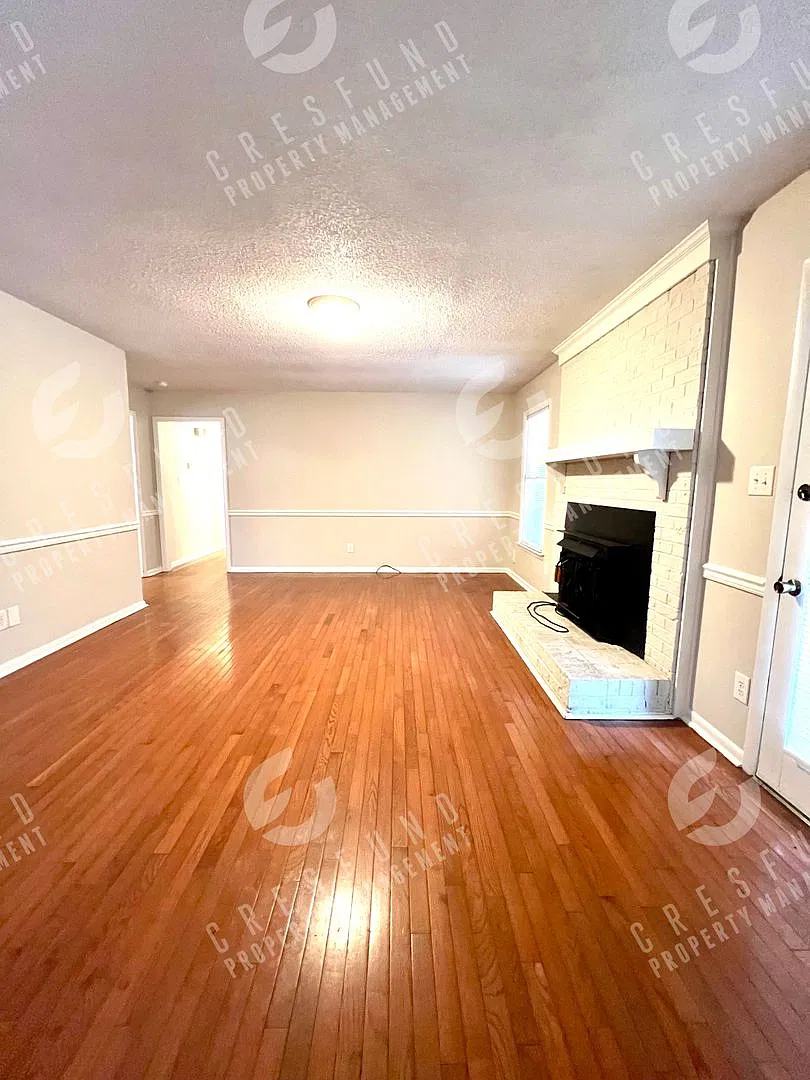 Pet Friendly 3Br 2 bath large corner lot — Photo 3