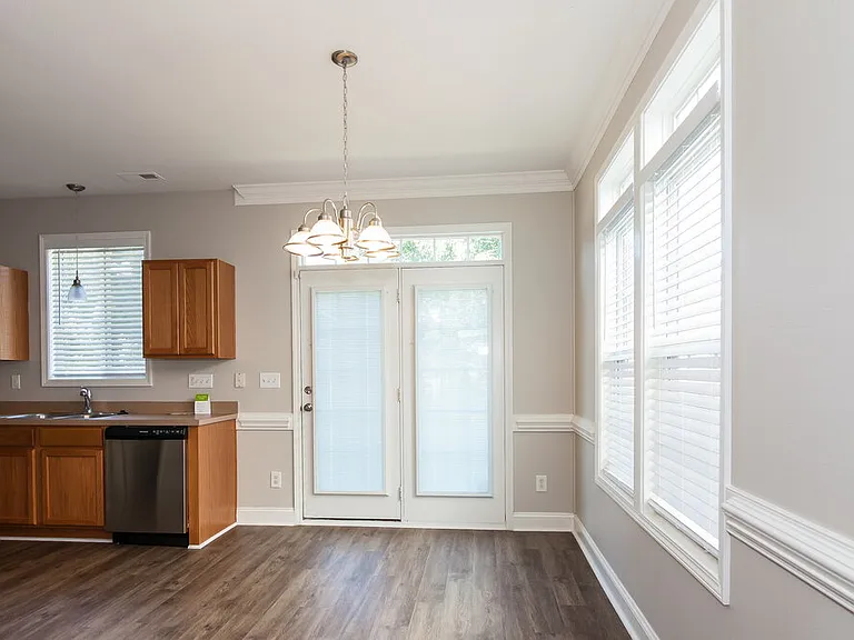 11239 Heritage Green Dr — Photo 7