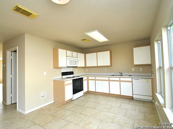 4th image of 54 Caswell Cir