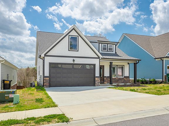 3rd image of 34 Willow Grove Ct