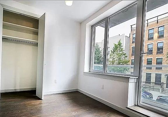 5th image of 274 Jefferson Ave #2B