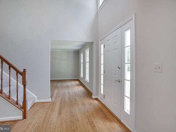 4th image of 414 Fox Hollow Ln