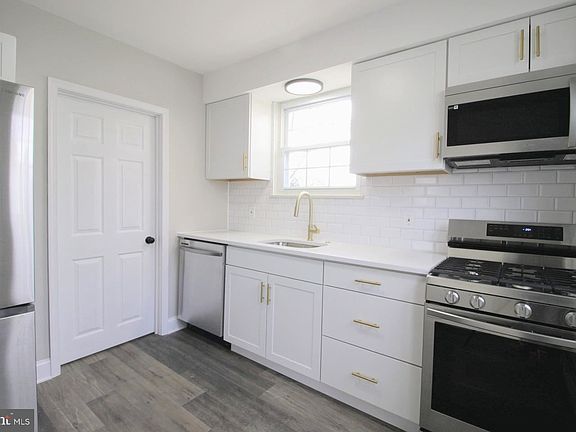 4th image of 402 Woodlawn Ave