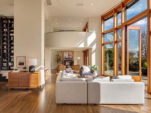 5th image of 105 W Highland Drive #200