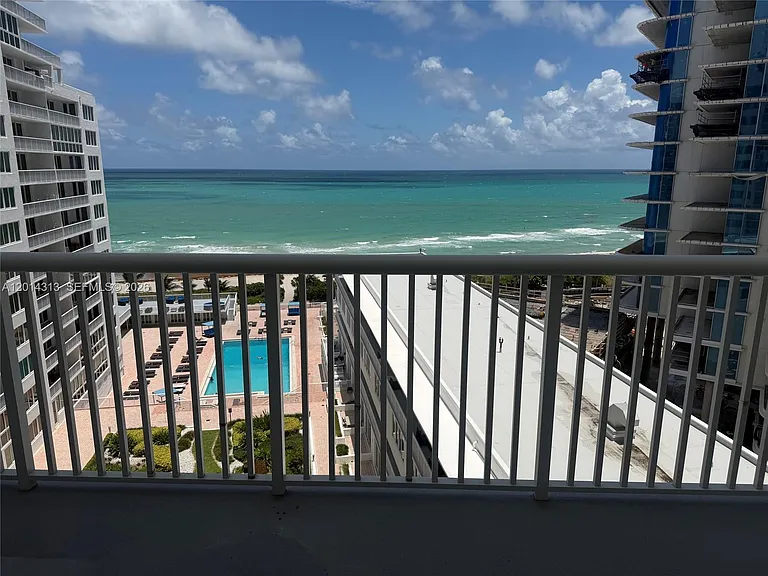 5401 Collins Ave #932 — Photo 4