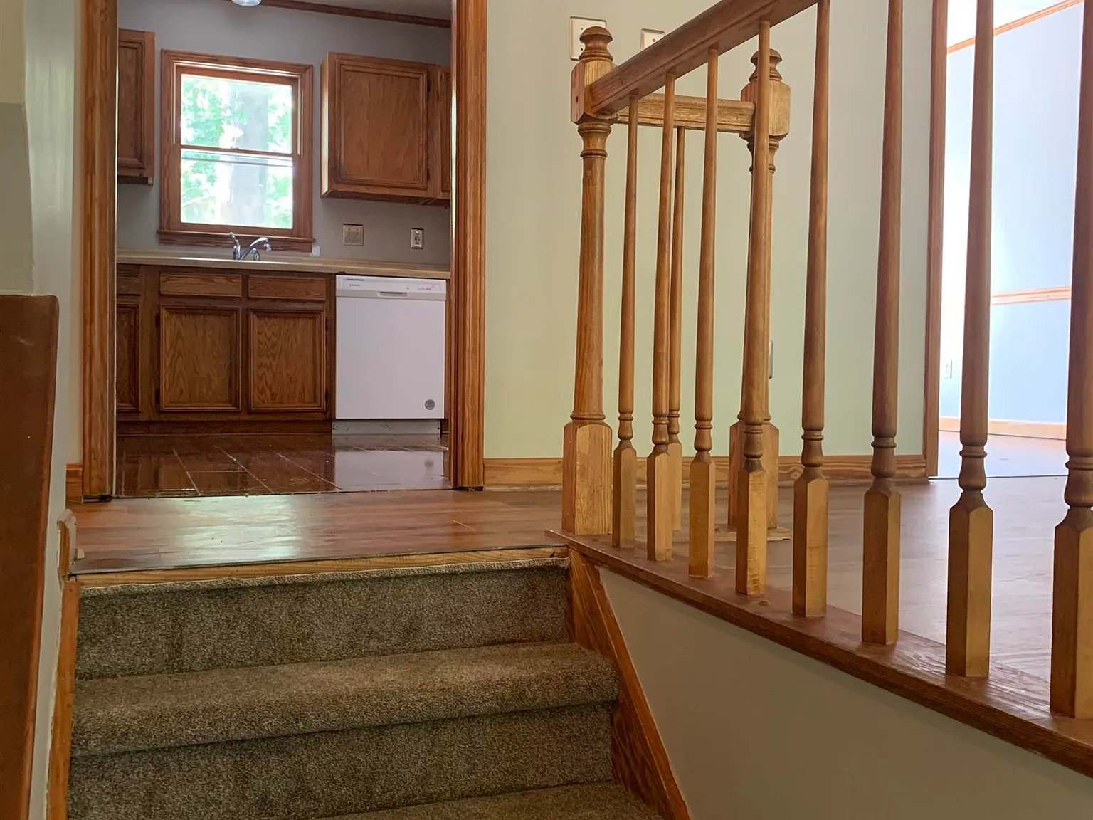 4 bed, 3.0 bath, 2096 sqft, $2,250 — Photo 2