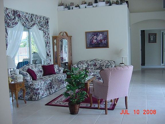 Living Room triple pocket slider to Lanai