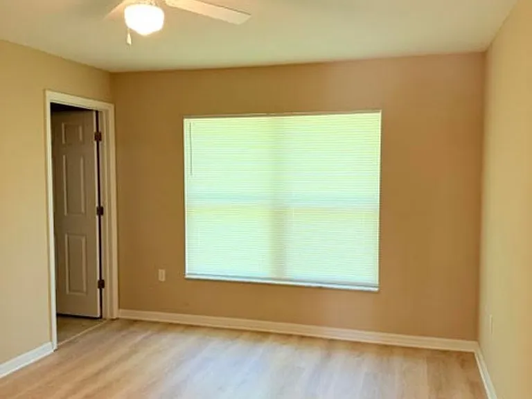 113 Brunswick Ln — Photo 12
