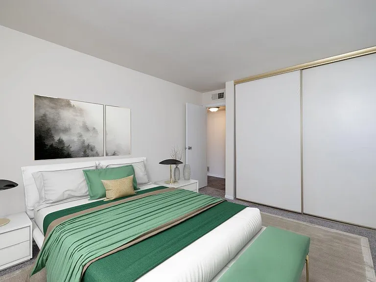 Squires Manor Apartment Homes — Photo 9