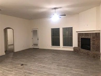 3 bed, 1950 sqft, $1,950 — Photo 4