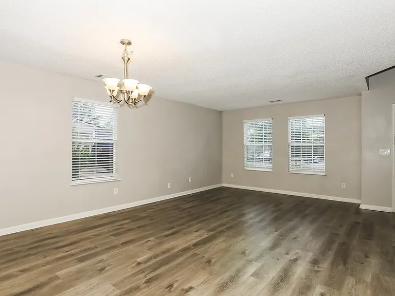 1112 Saint Phillips Ct — Photo 5