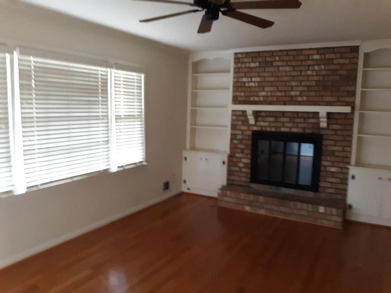 4 bed, 2.5 bath, 2195 sqft, $3,600 — Photo 4