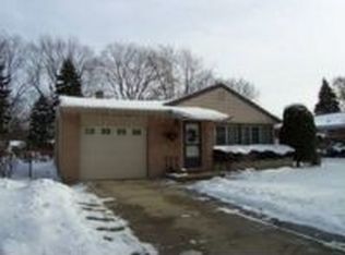 814 W Dresser Dr, Mount Prospect, IL 60056