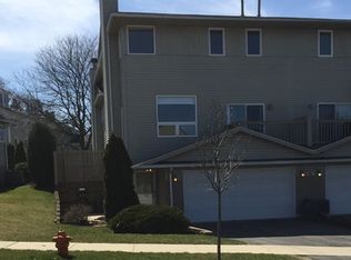 481 River Bend Rd UNIT 103, Naperville, IL 60540