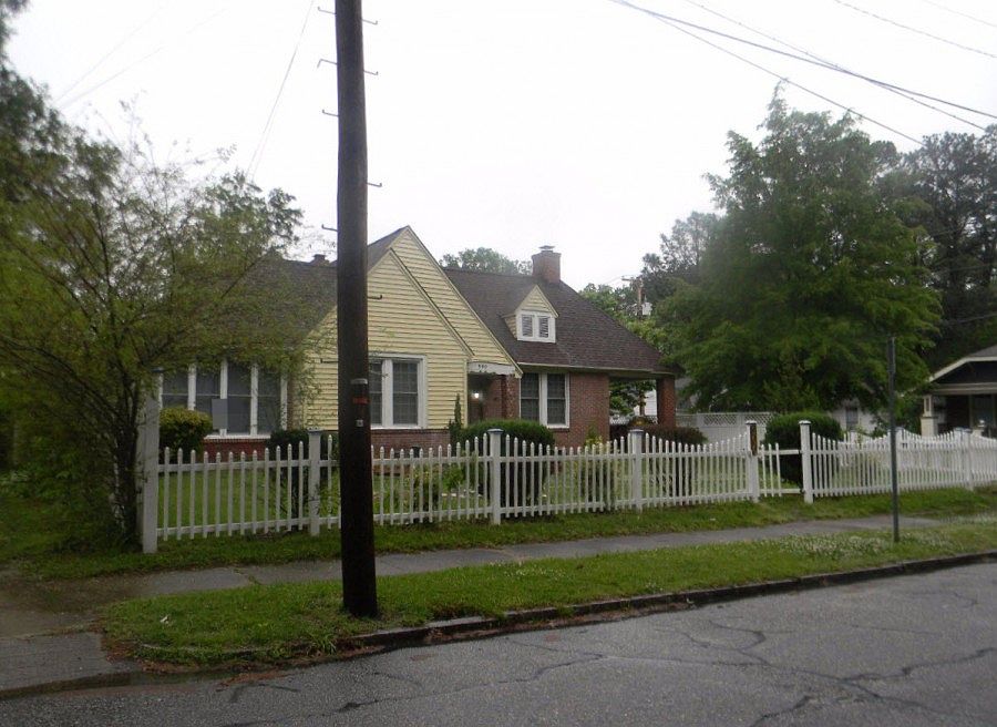 2nd image of 900 Lee St N