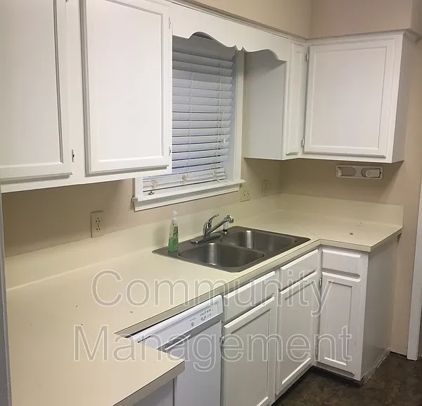 1540 Sharlo Ave — Photo 2