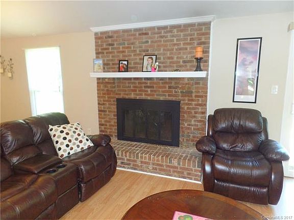 4th image of 3128 Old House Cres