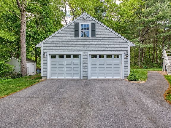 4th image of 25 Laurie Cir