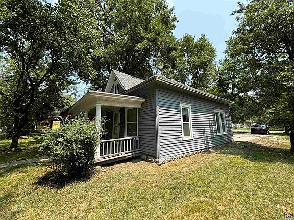 3rd image of 324 Cottonwood St