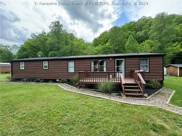 2591 Smokehouse Fork Rd, Chapmanville, WV 25508