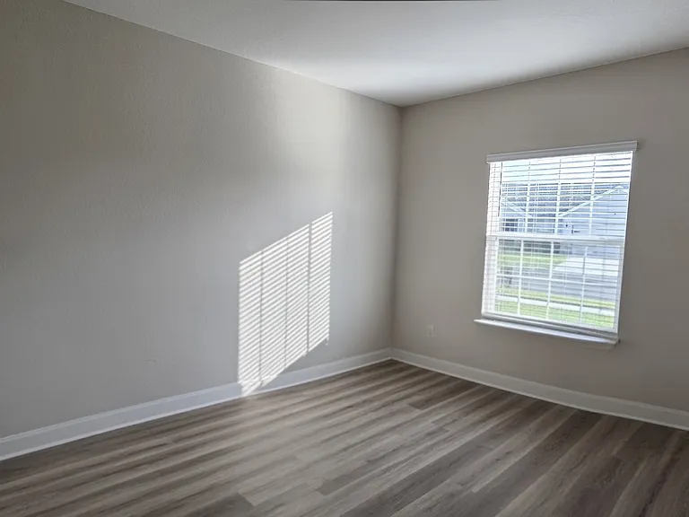 1377 Melrose St — Photo 5