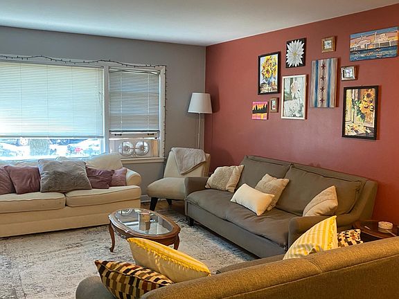 4th image of 2322 N Sacramento Ave #1