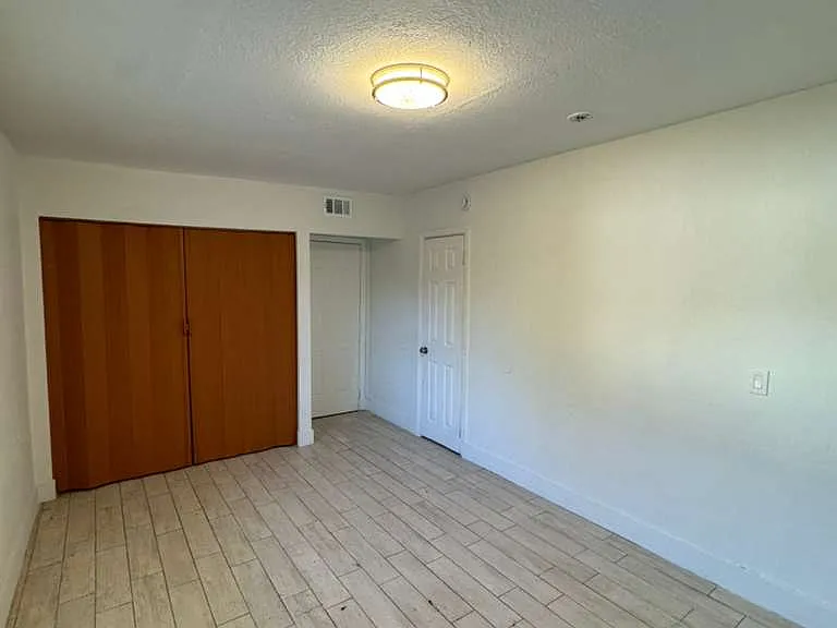 3115 Avenue J #1 — Photo 11