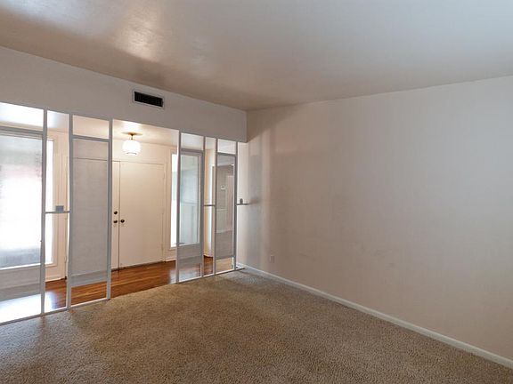 Large Flex Room would make a nice gameroom, study or 2nd living area