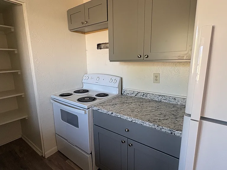 28 W Elm St #28 — Photo 7