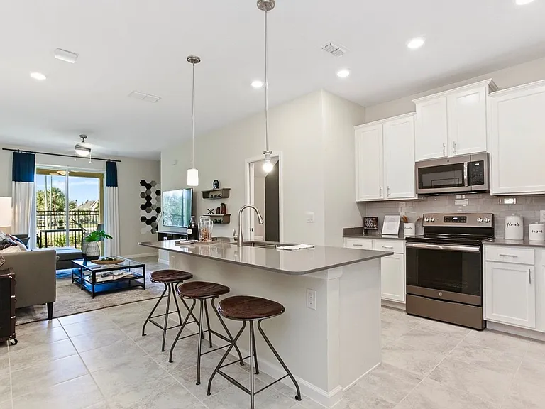 9818 Red Eagle Dr — Photo 4