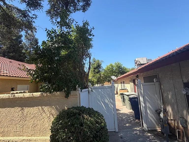 1916 E Richmond Ave — Photo 6