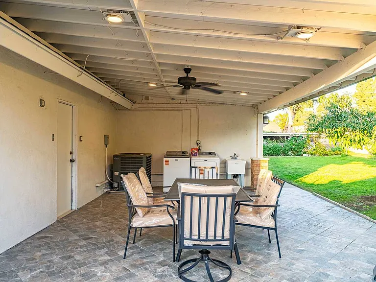 416 Camaritas Dr — Photo 35