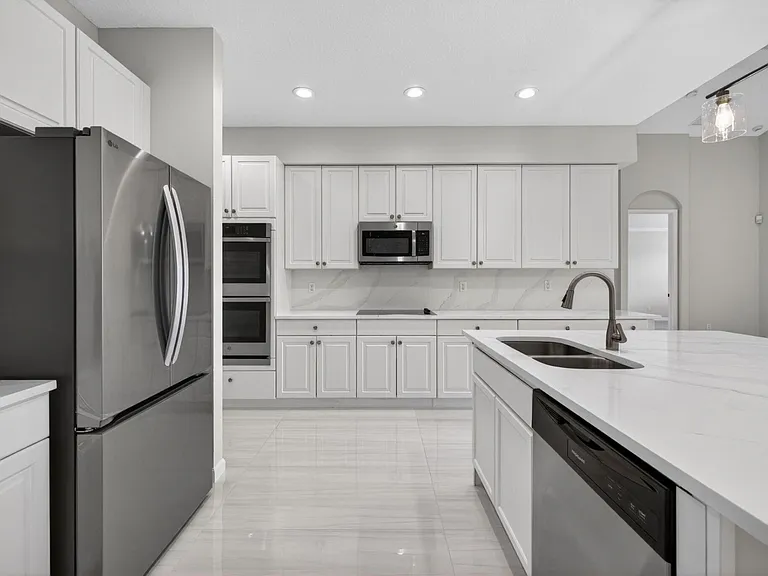2237 SW Newport Isles Blvd — Photo 15
