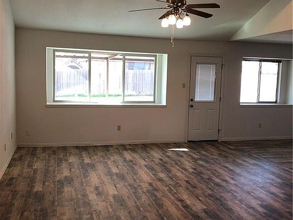 5th image of 416 Grand Meadow Dr