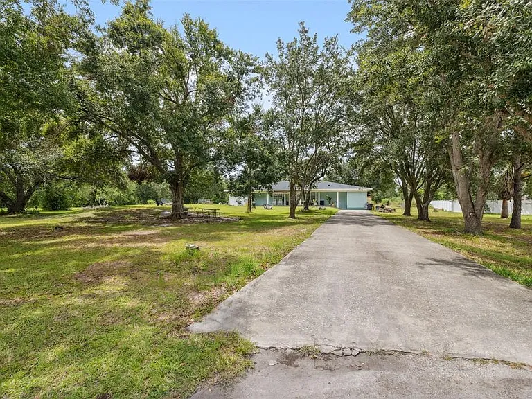 4527 Redcoat Dr — Photo 2