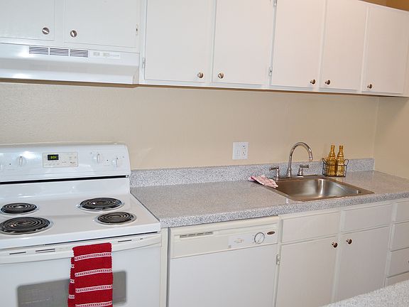 2nd image of 512 Club Pkwy
