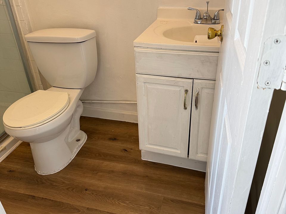 1st image of 715 S 52nd St #3