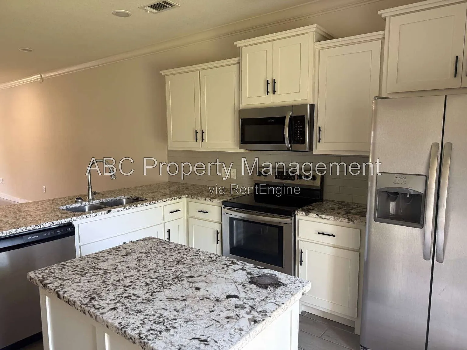 3 bed, 2.0 bath, 1767 sqft, $2,100 — Photo 4