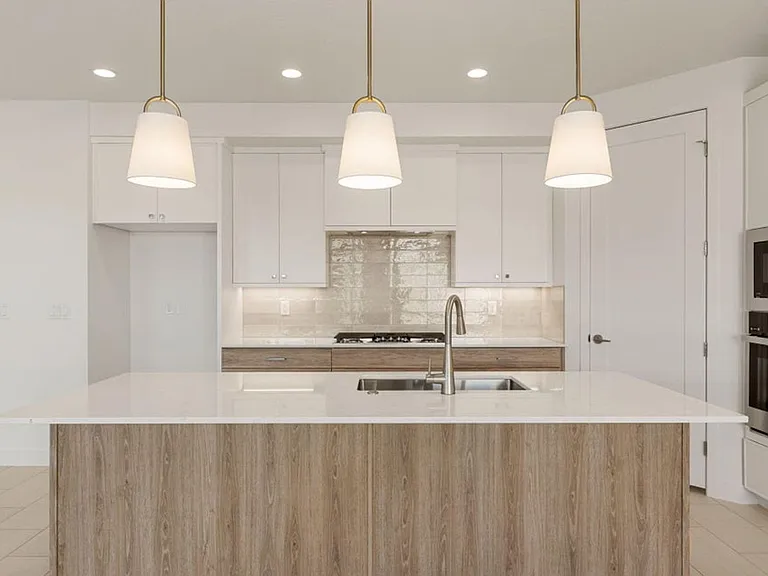 2433 Patricia Dr — Photo 10