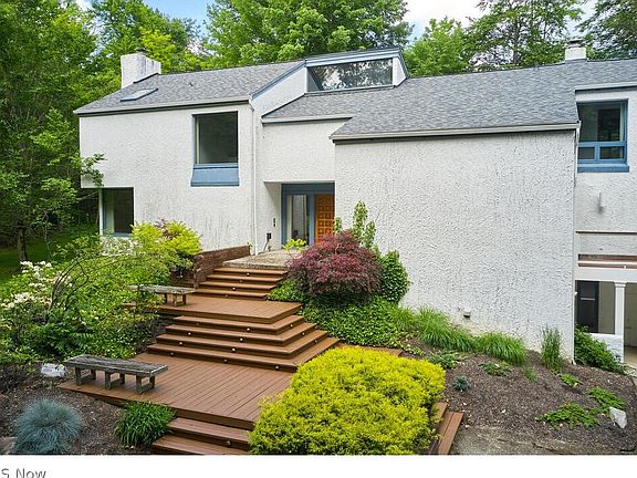 5th image of 85 Windrush Dr