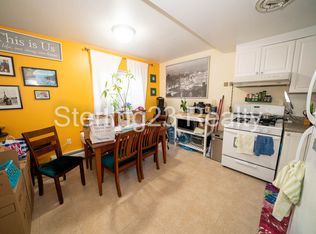 25-39 21st St #1R, Astoria, NY 11102