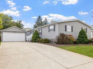 23013 Long Beach Dr, Frankfort, IL 60423