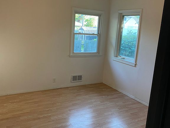 5th image of 1226 8th Ave S