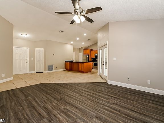 2nd image of 225 SW 37th St