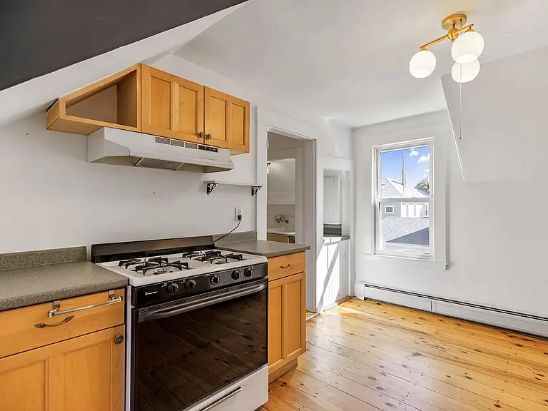 16 Pine St #2 — Photo 4