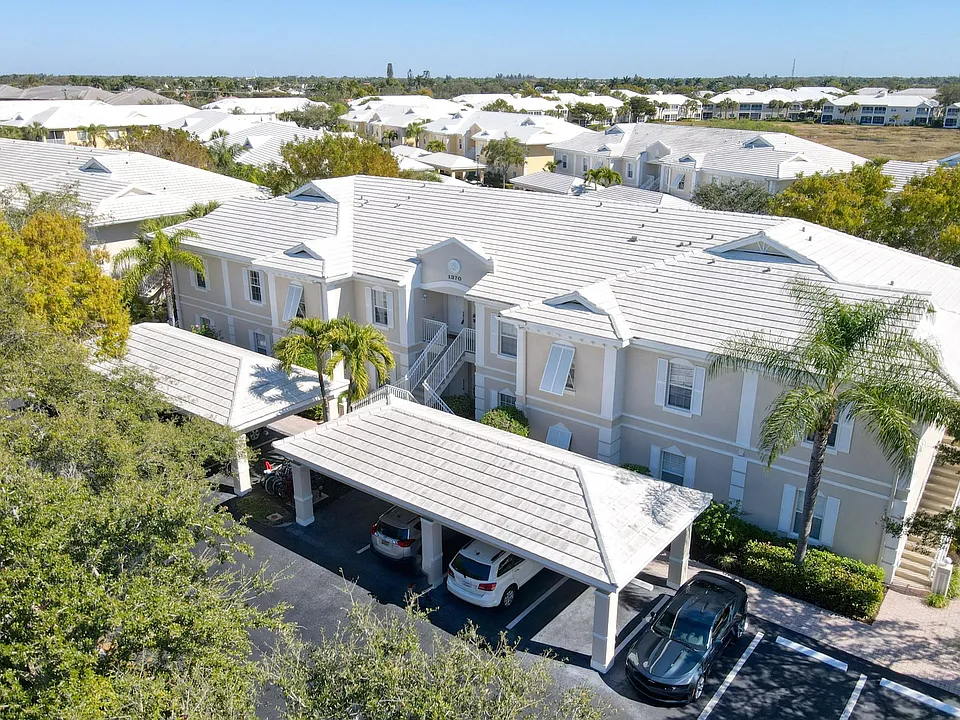 1380 Sweetwater Cv #202