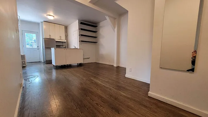 Rented by Delmark Realty LLC | media 32