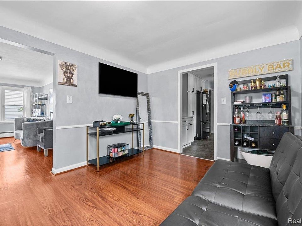 20310 Melvin St, photo 7