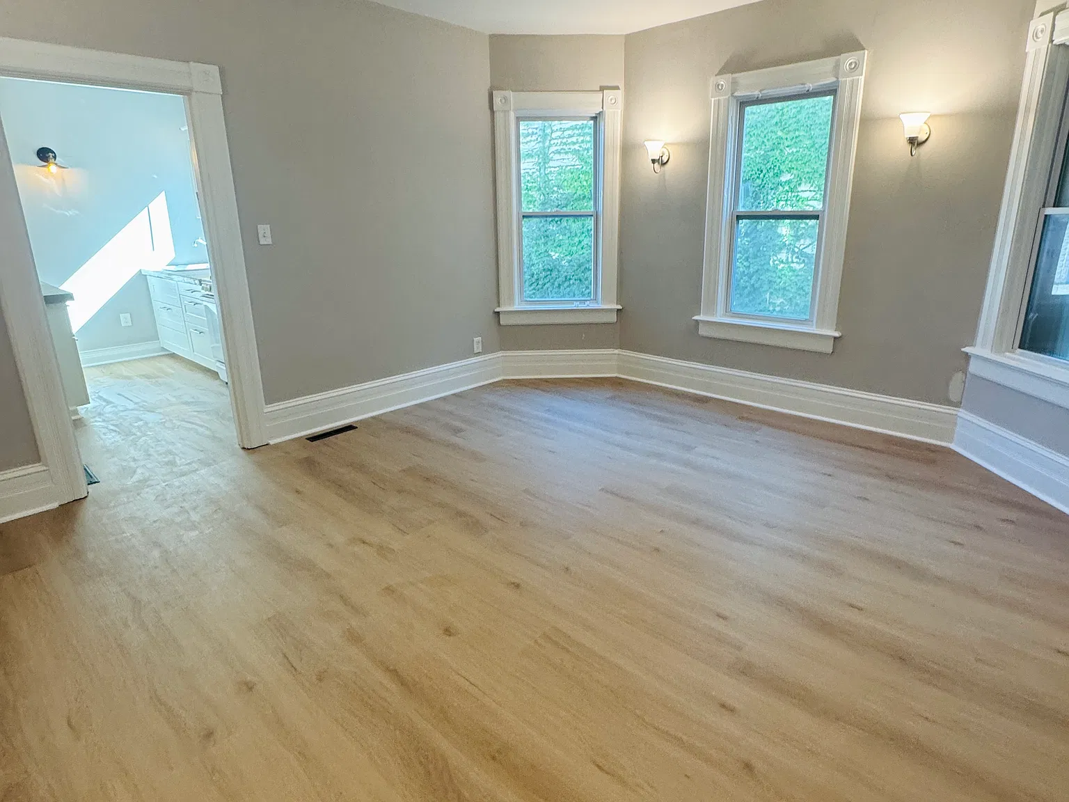 3 bed, 1200 sqft, $1,800 — Photo 2