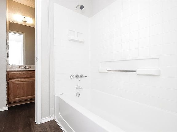 4th image of 4834 Abbott Ave